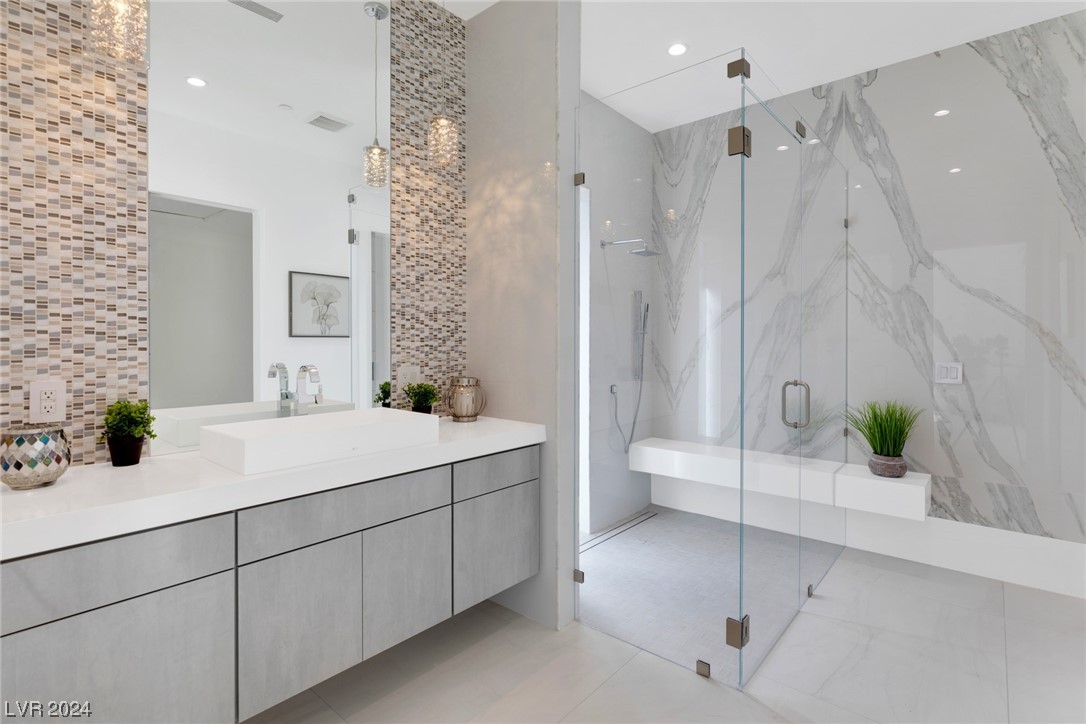 12 Rainbow Point Place