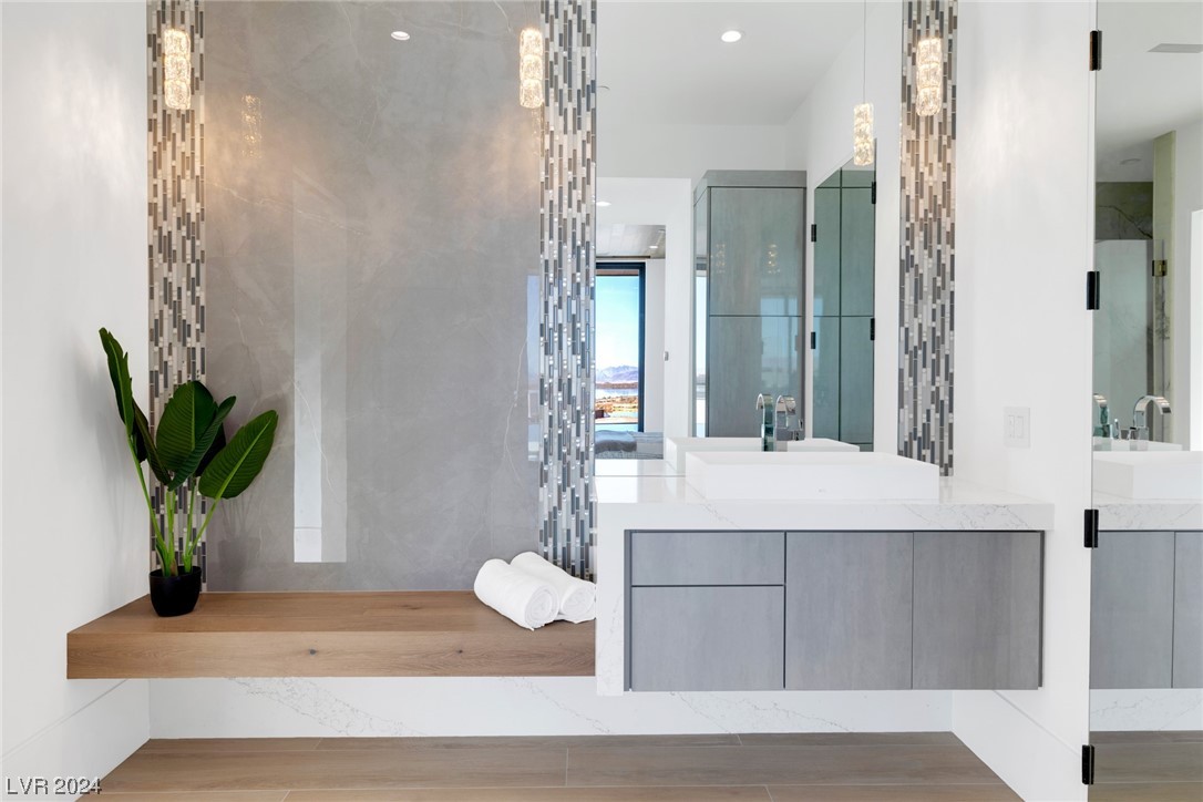 12 Rainbow Point Place