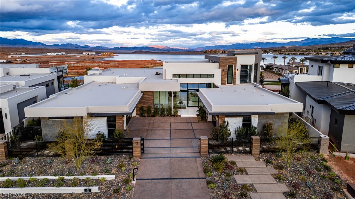 12 Rainbow Point Place