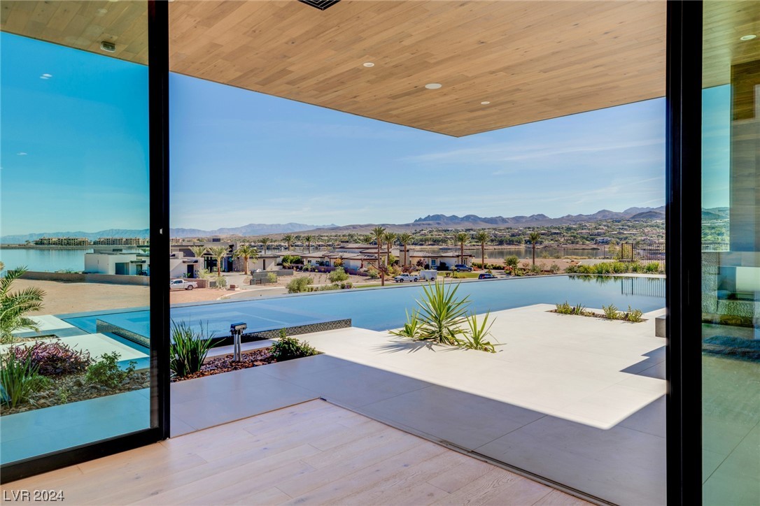 12 Rainbow Point Place