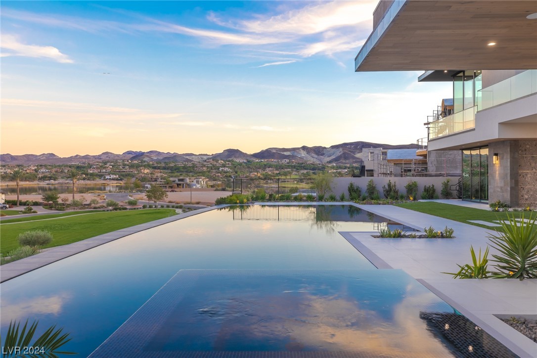 12 Rainbow Point Place