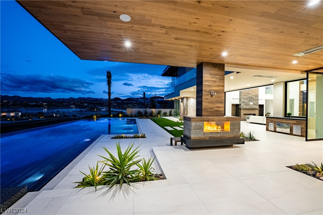 12 Rainbow Point Place