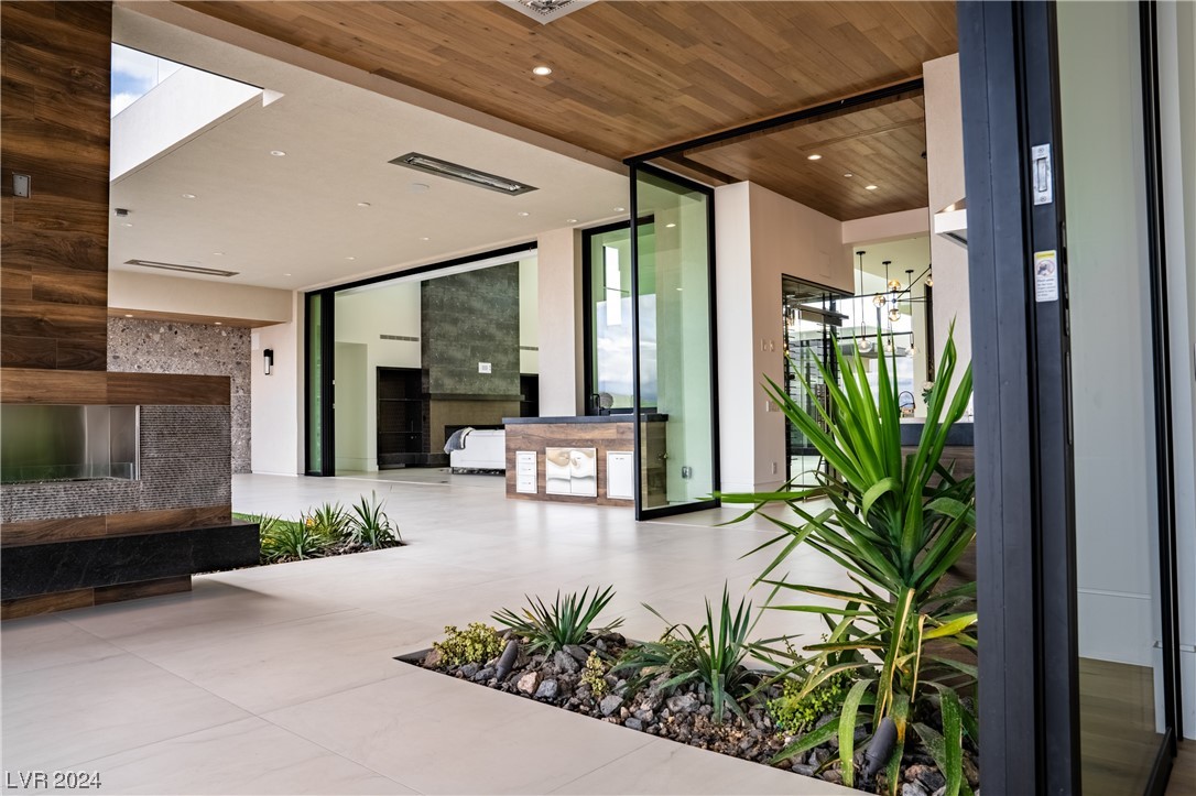 12 Rainbow Point Place