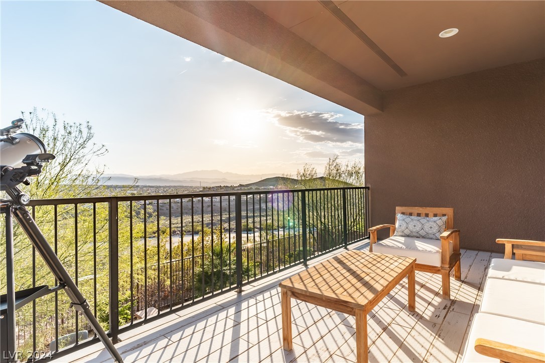 2105 Alto Vista Drive