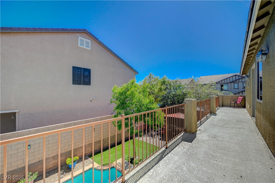 10135 Amana Oaks Avenue