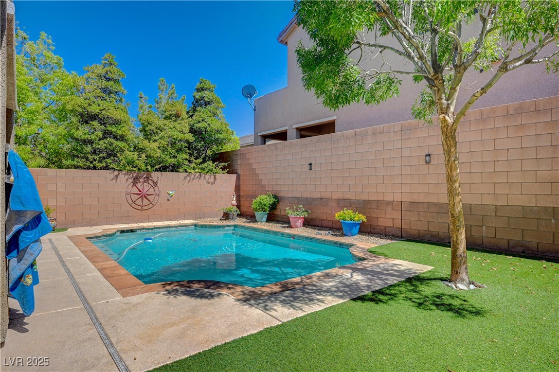 10135 Amana Oaks Avenue