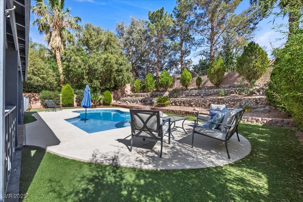 2717 Cool Lilac Avenue