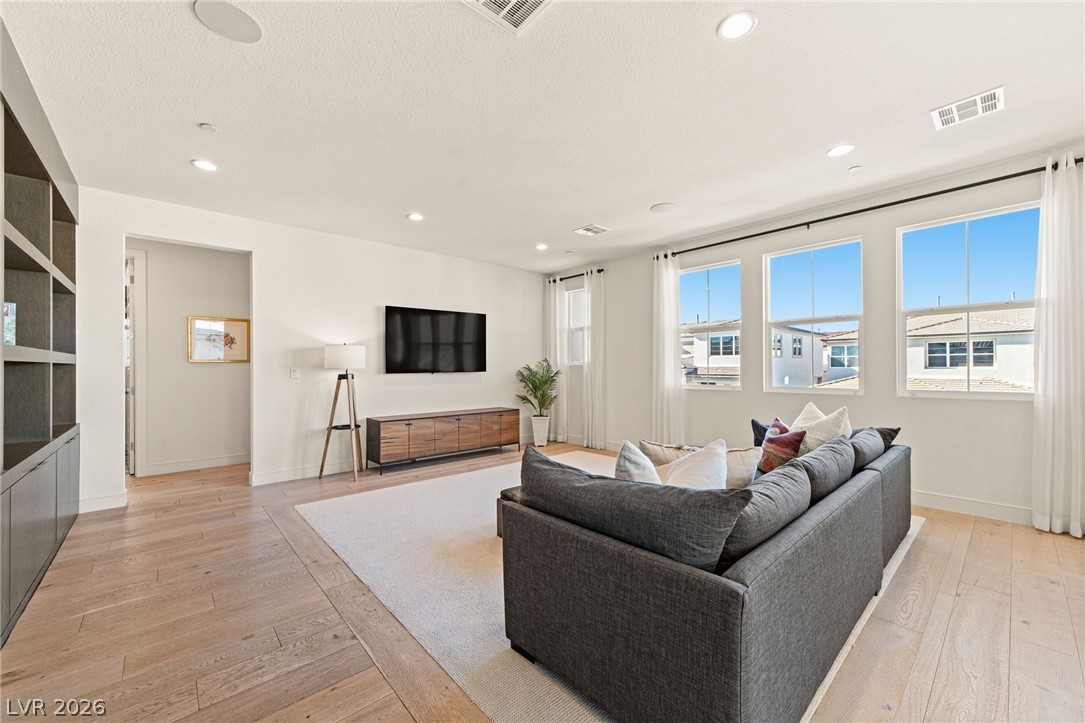 10125 Sequoia Glen Avenue