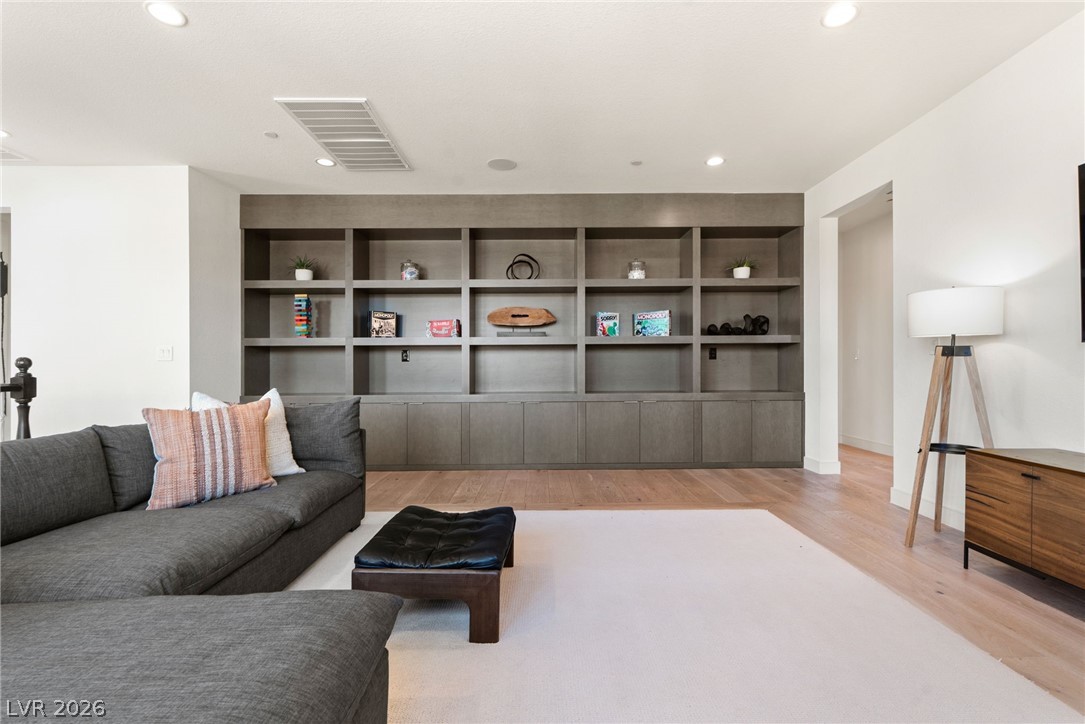 10125 Sequoia Glen Avenue