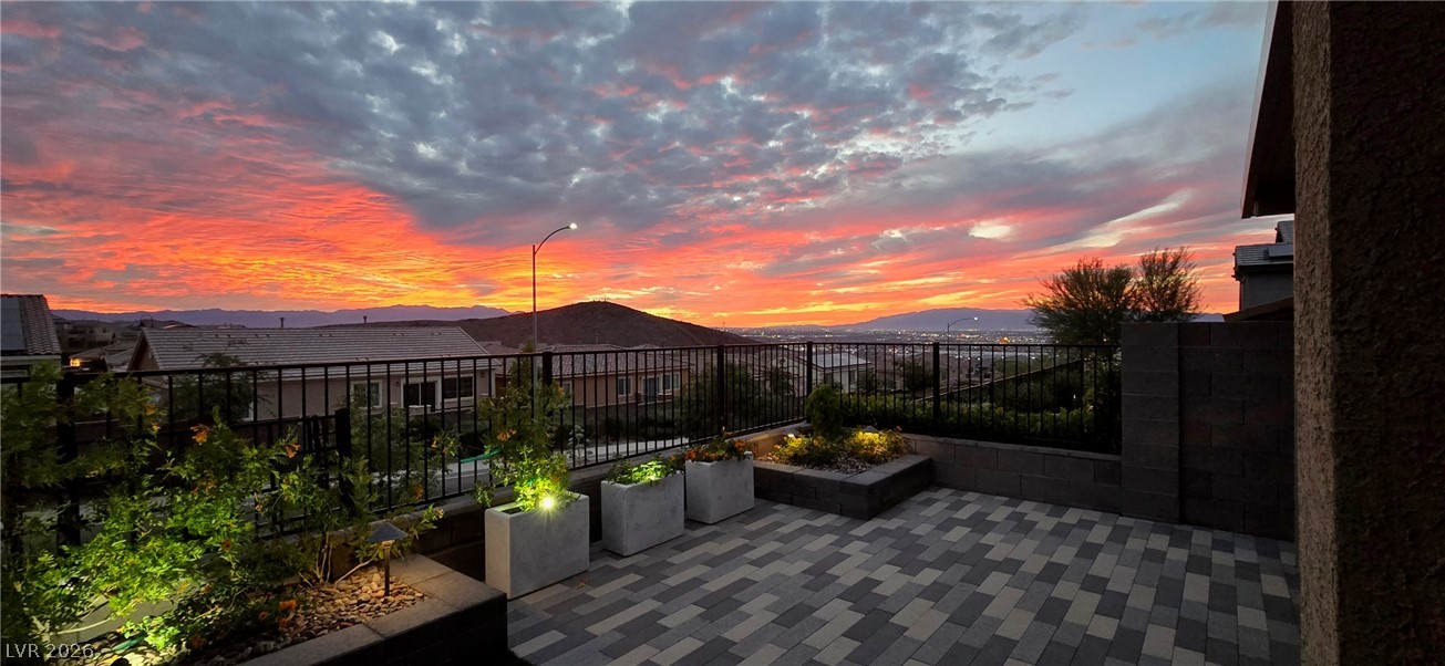 333 Crimson Edge Street
