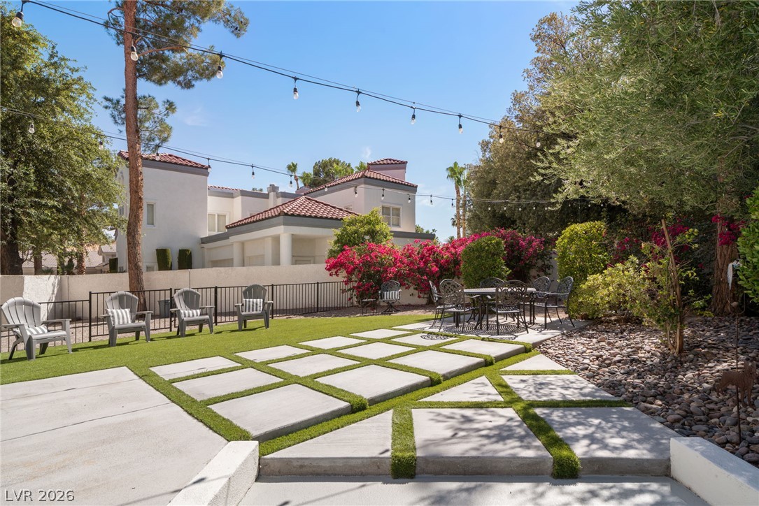2233 Versailles Court
