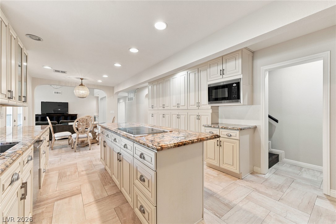 2252 Buckingham Court
