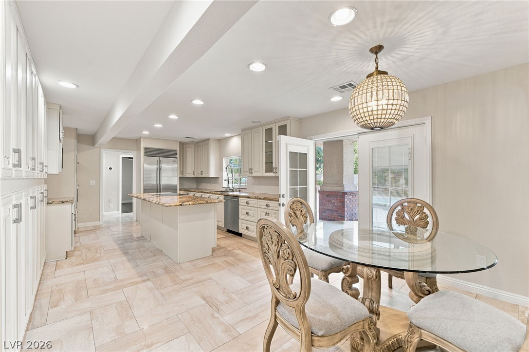 2252 Buckingham Court