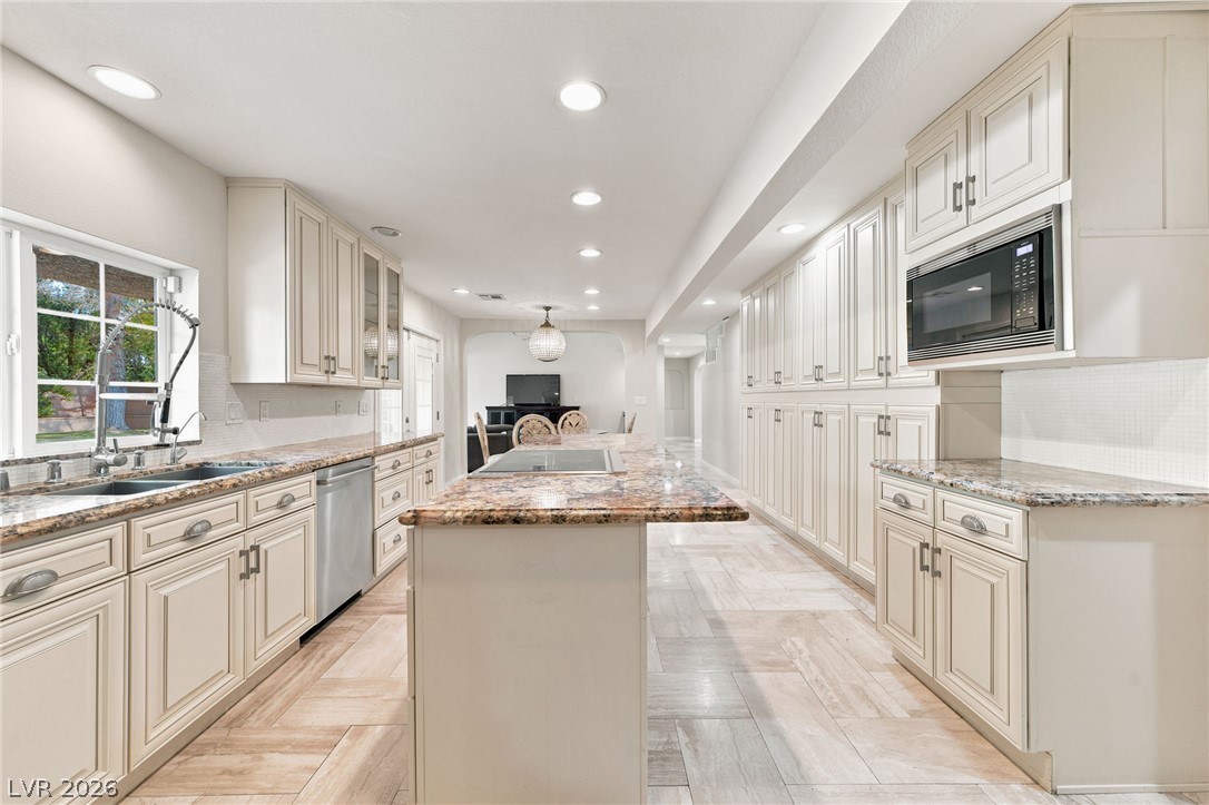 2252 Buckingham Court