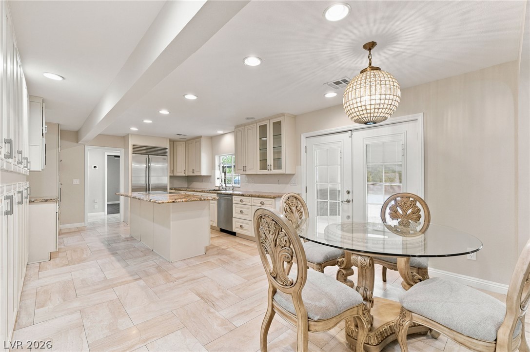 2252 Buckingham Court