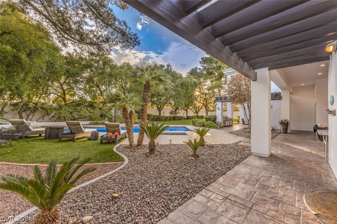 2228 Chatsworth Court