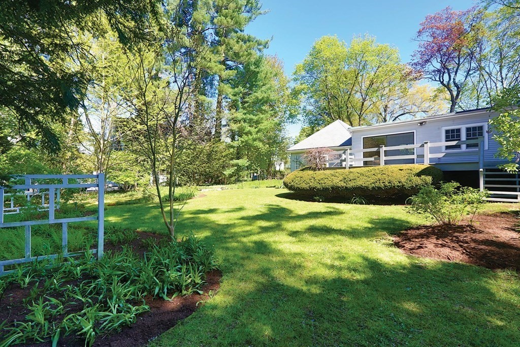 377 Waverley Ave
