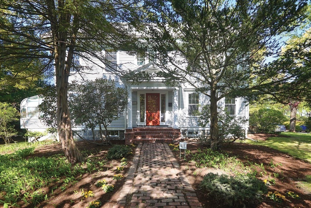 377 Waverley Ave