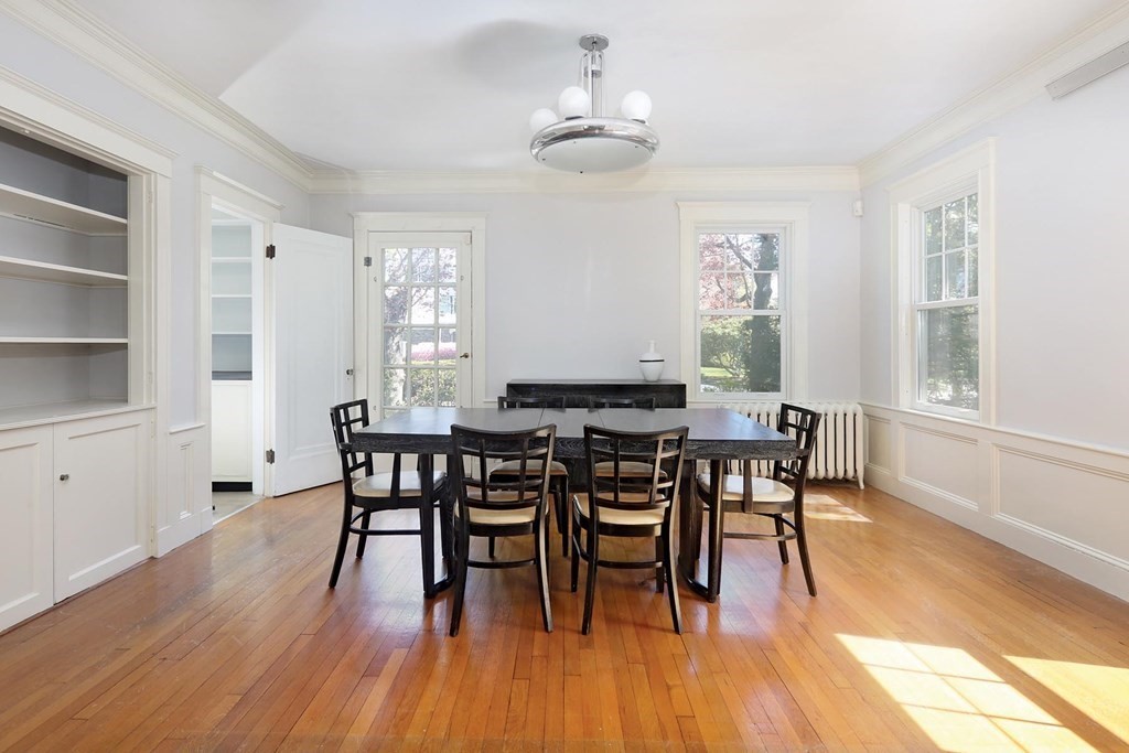 377 Waverley Ave
