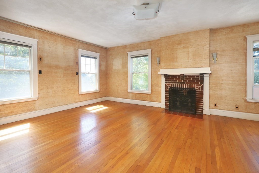 377 Waverley Ave