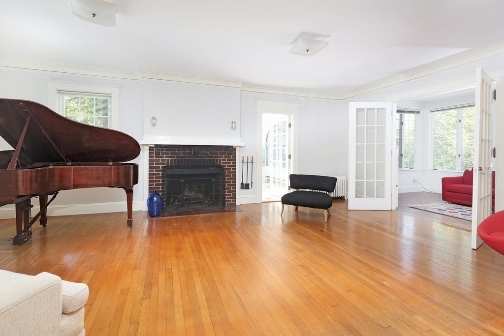 377 Waverley Ave