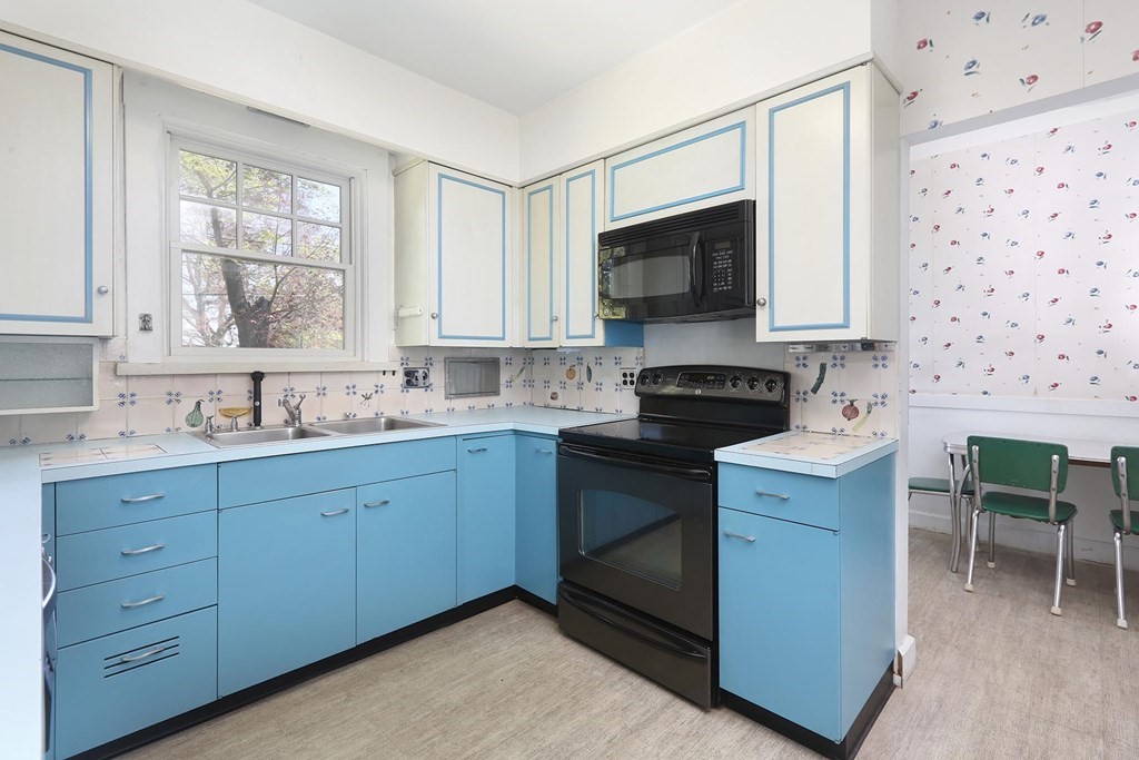 377 Waverley Ave