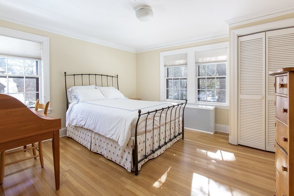 1097 West Roxbury Pkwy