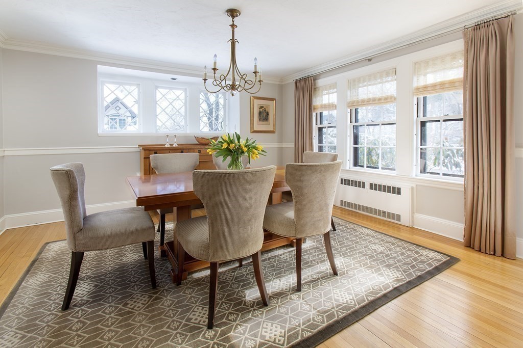 1097 West Roxbury Pkwy