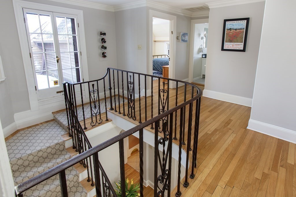 1097 West Roxbury Pkwy
