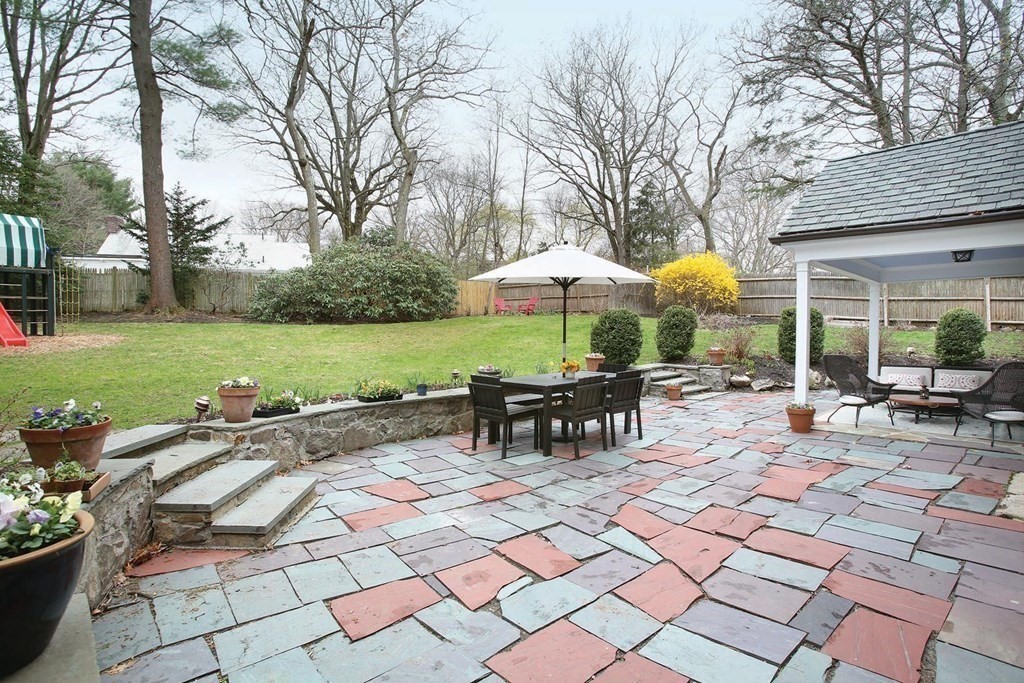 384 Newton St