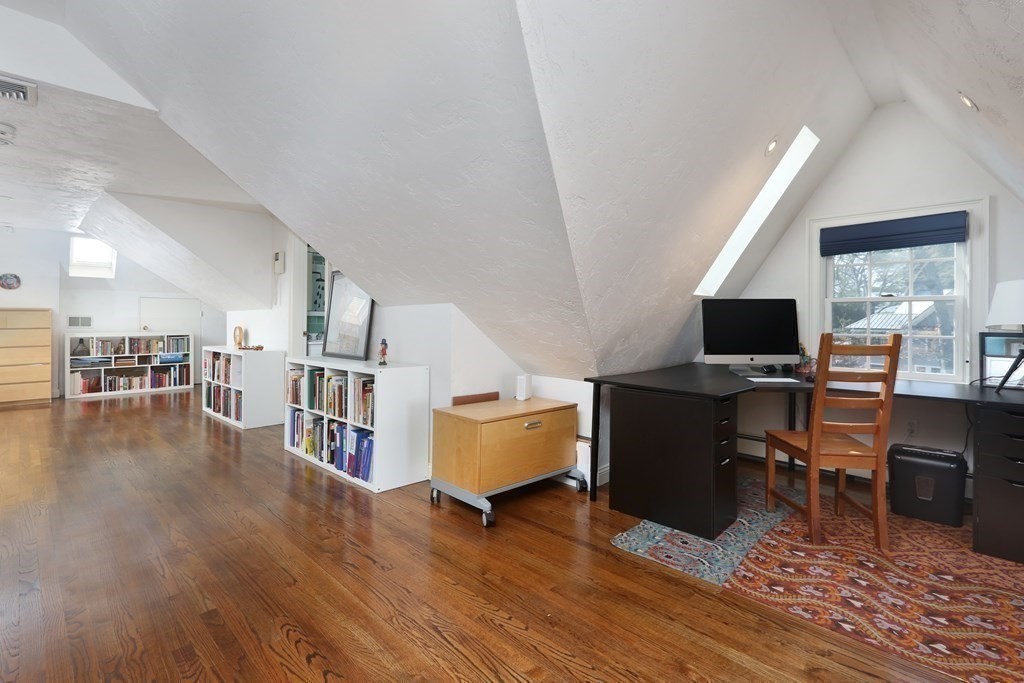 384 Newton St