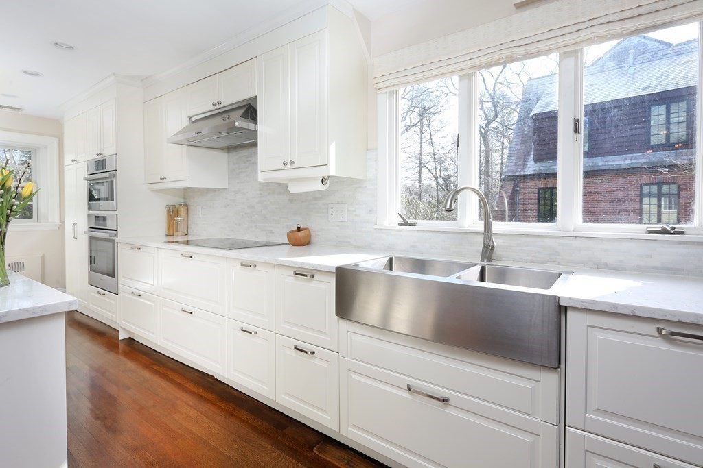 384 Newton St