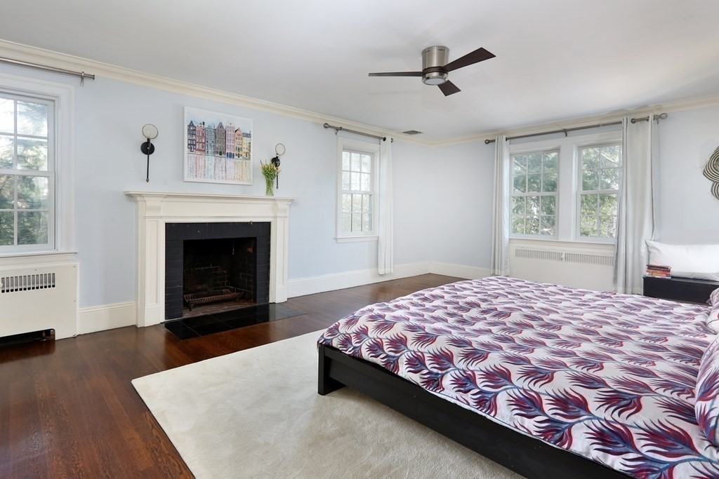 384 Newton St