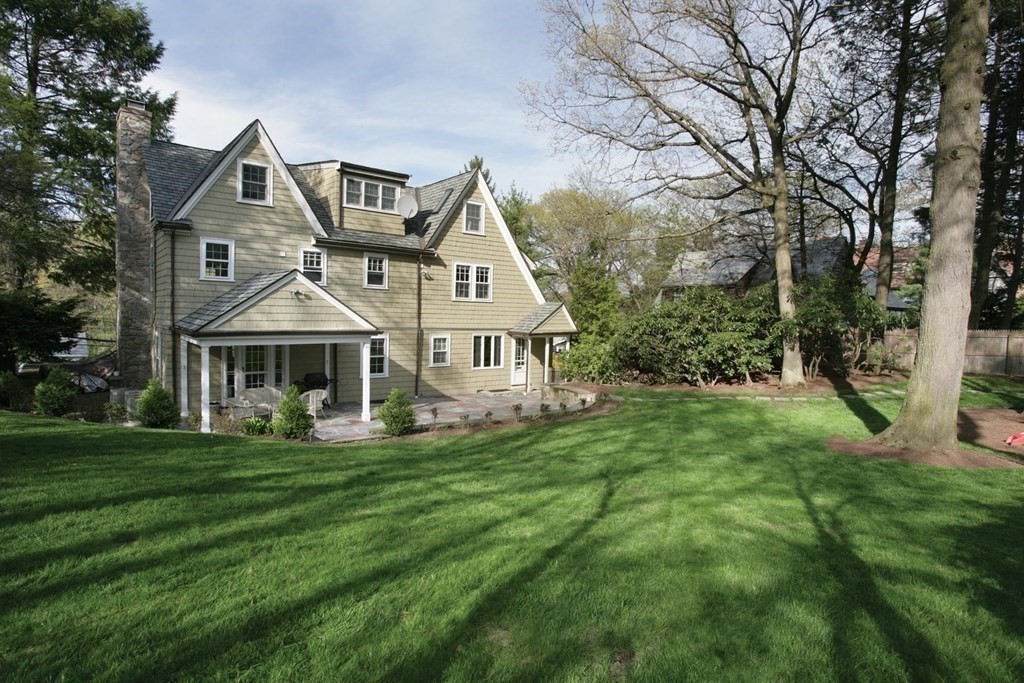 384 Newton St