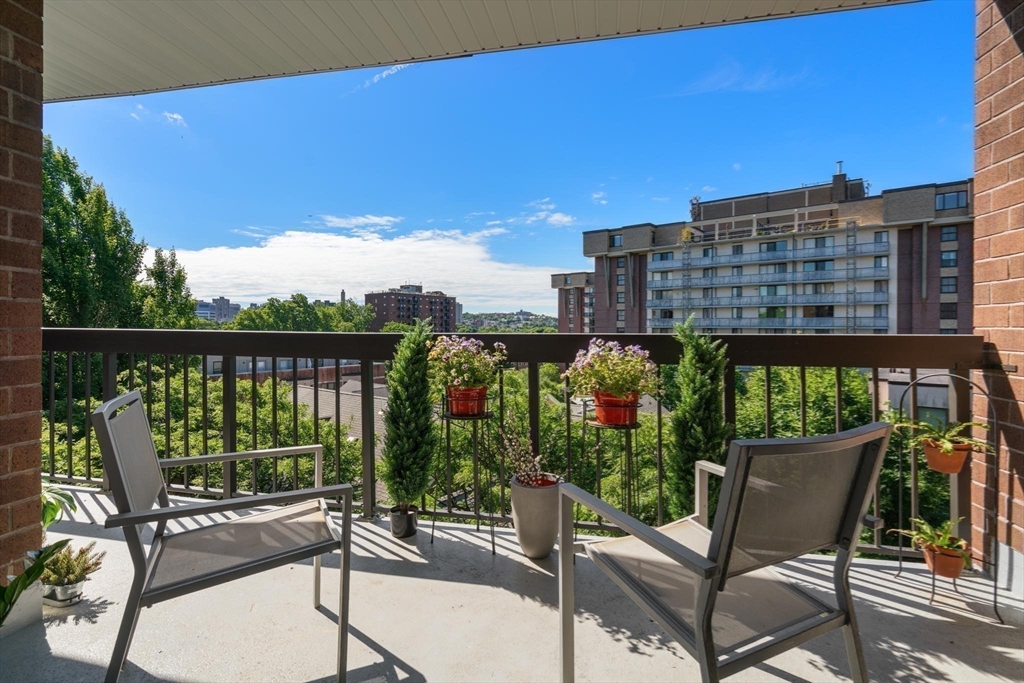 1265 Beacon # 802
