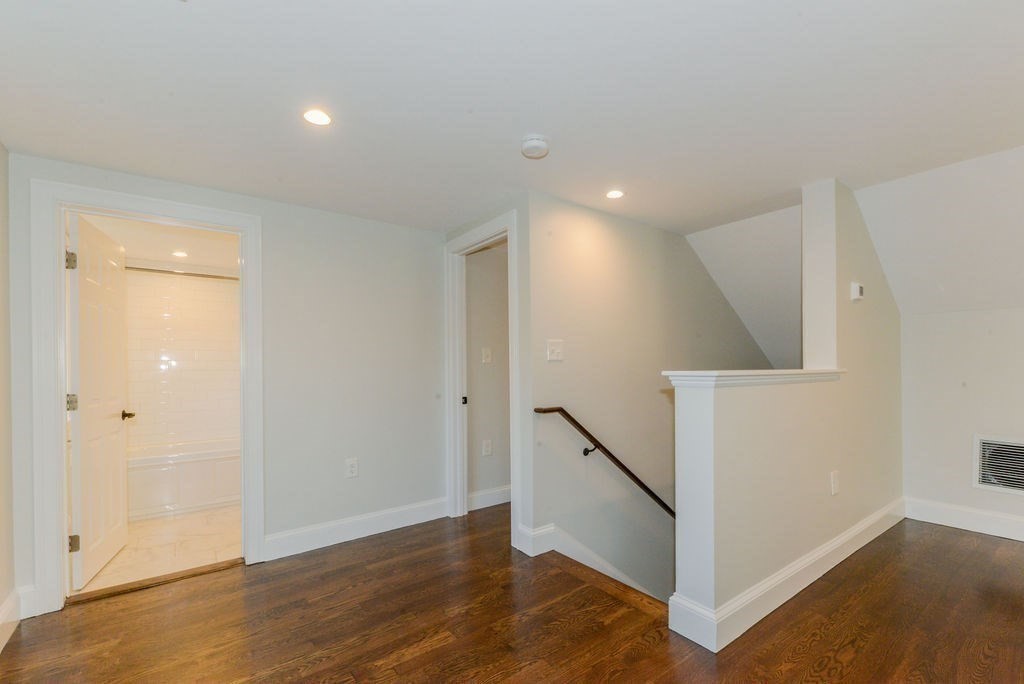 10 Hazelmere Rd