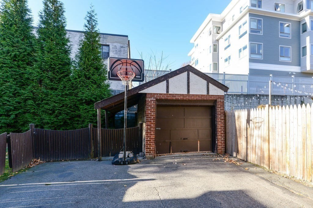 10 Hazelmere Rd