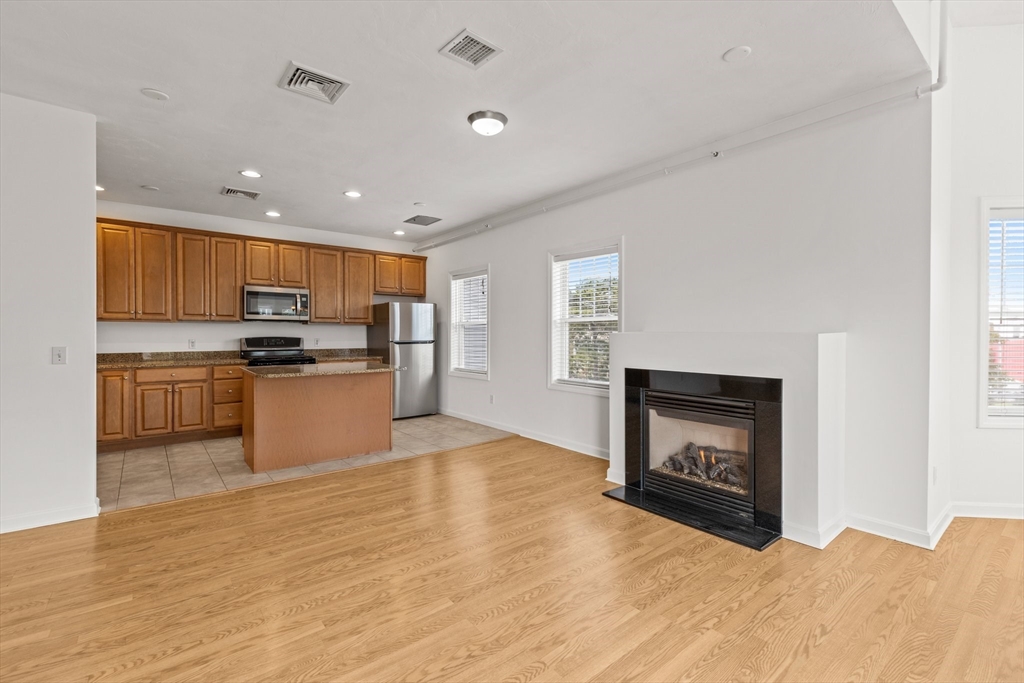 185 Stevens St # 3A