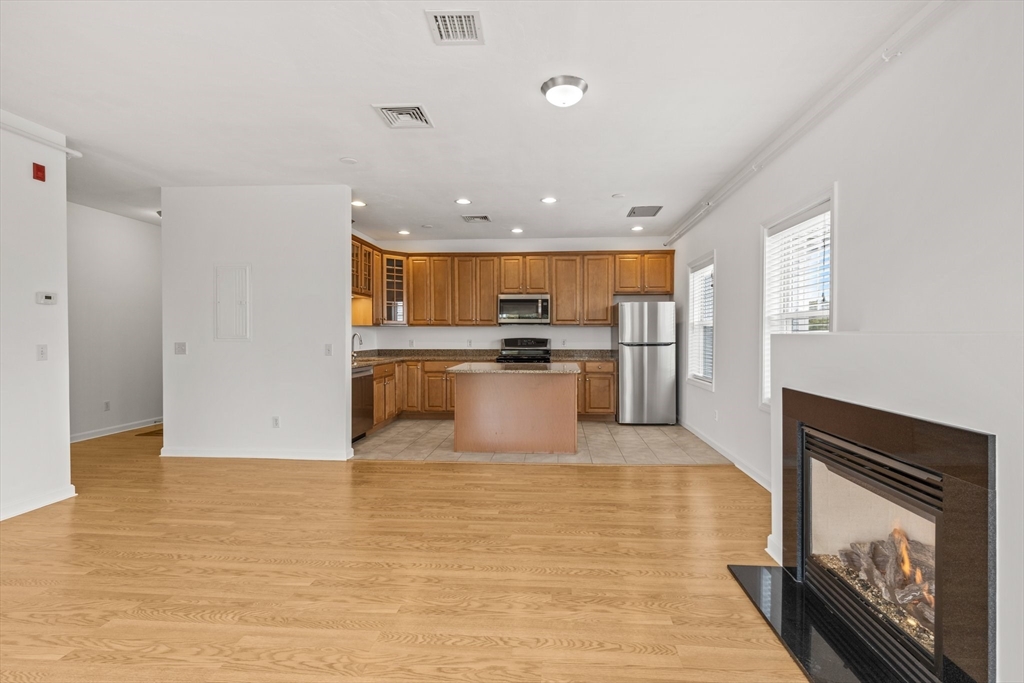 185 Stevens St # 3A