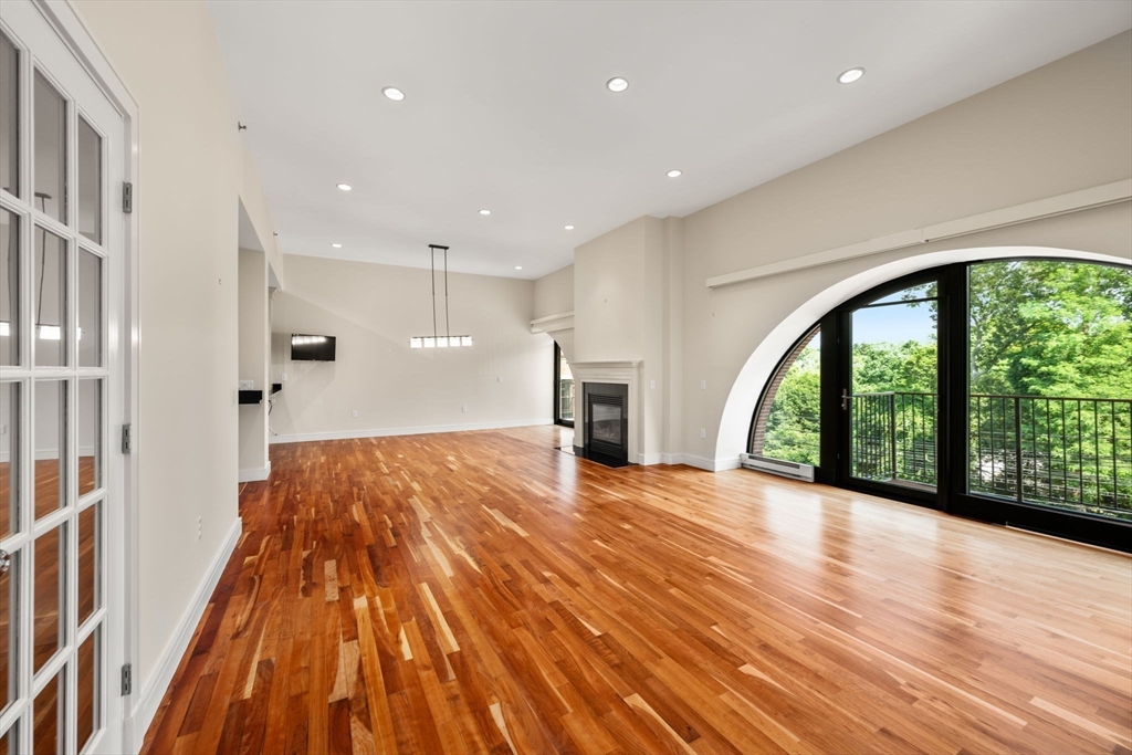 2420 Beacon # 402