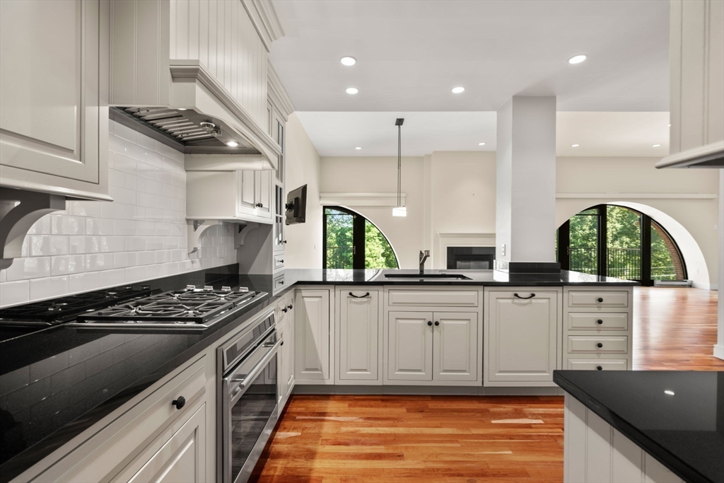 2420 Beacon # 402