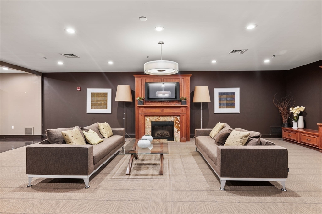 2420 Beacon # 402