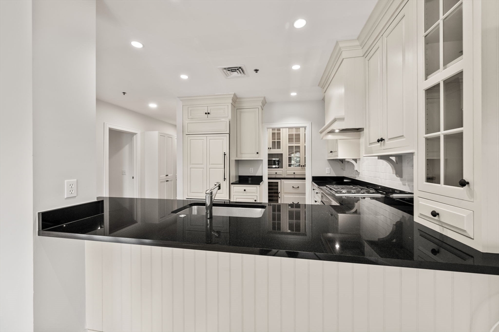 2420 Beacon # 402