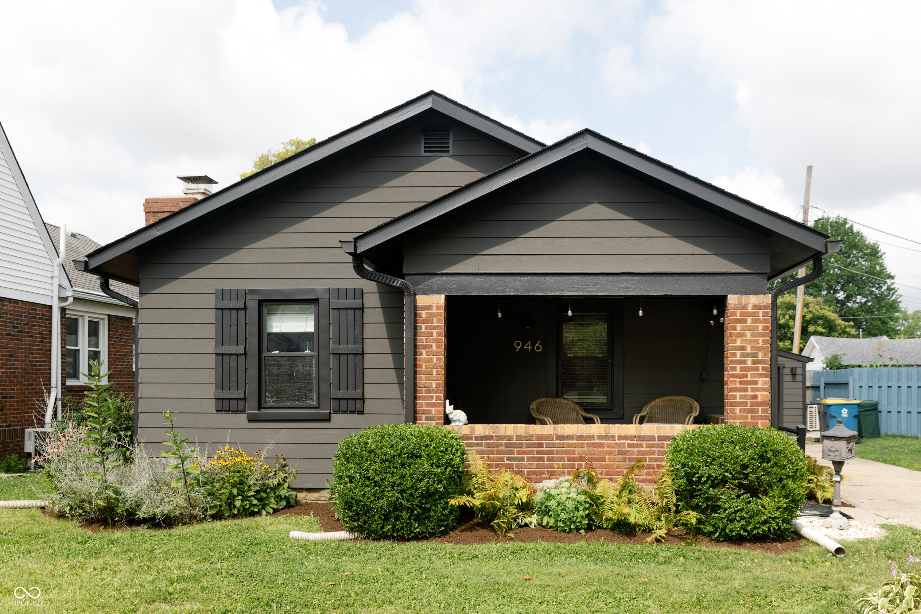 946 N Hawthorne Lane