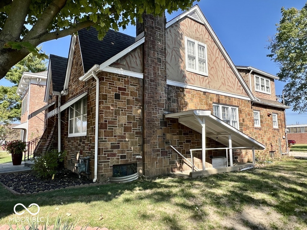 303 S Walnut Street