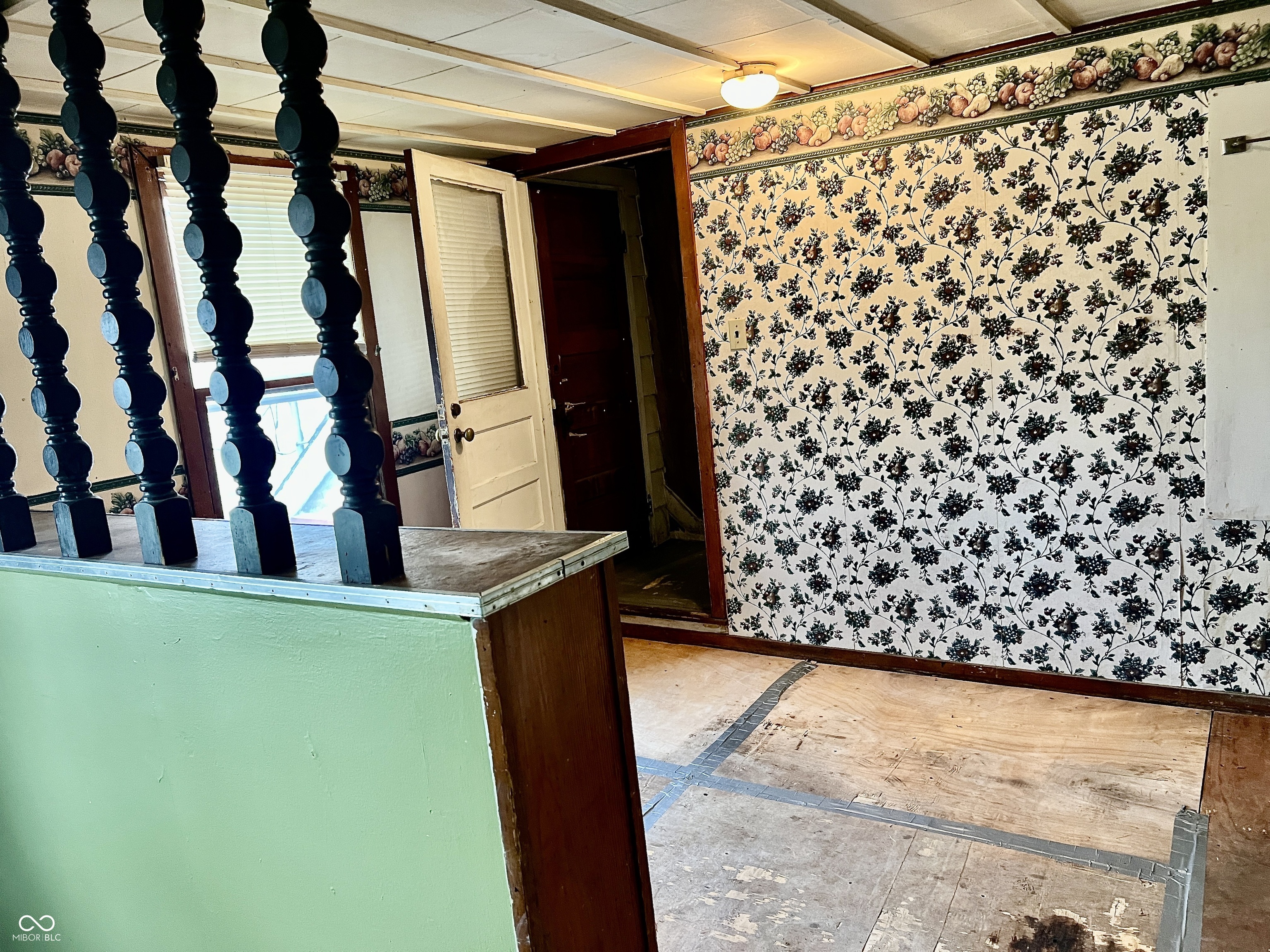 303 S Walnut Street