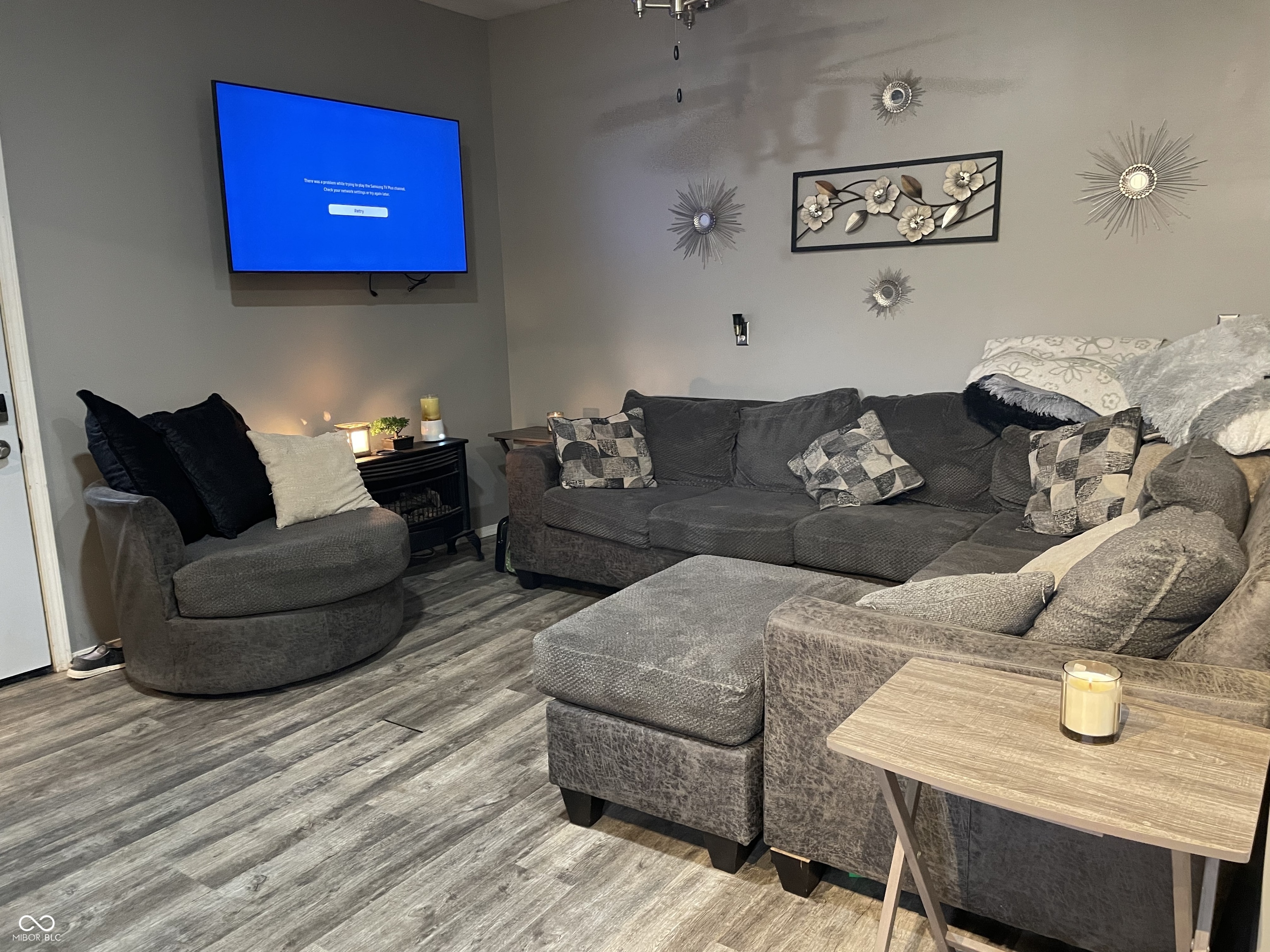 5732 Wall Street