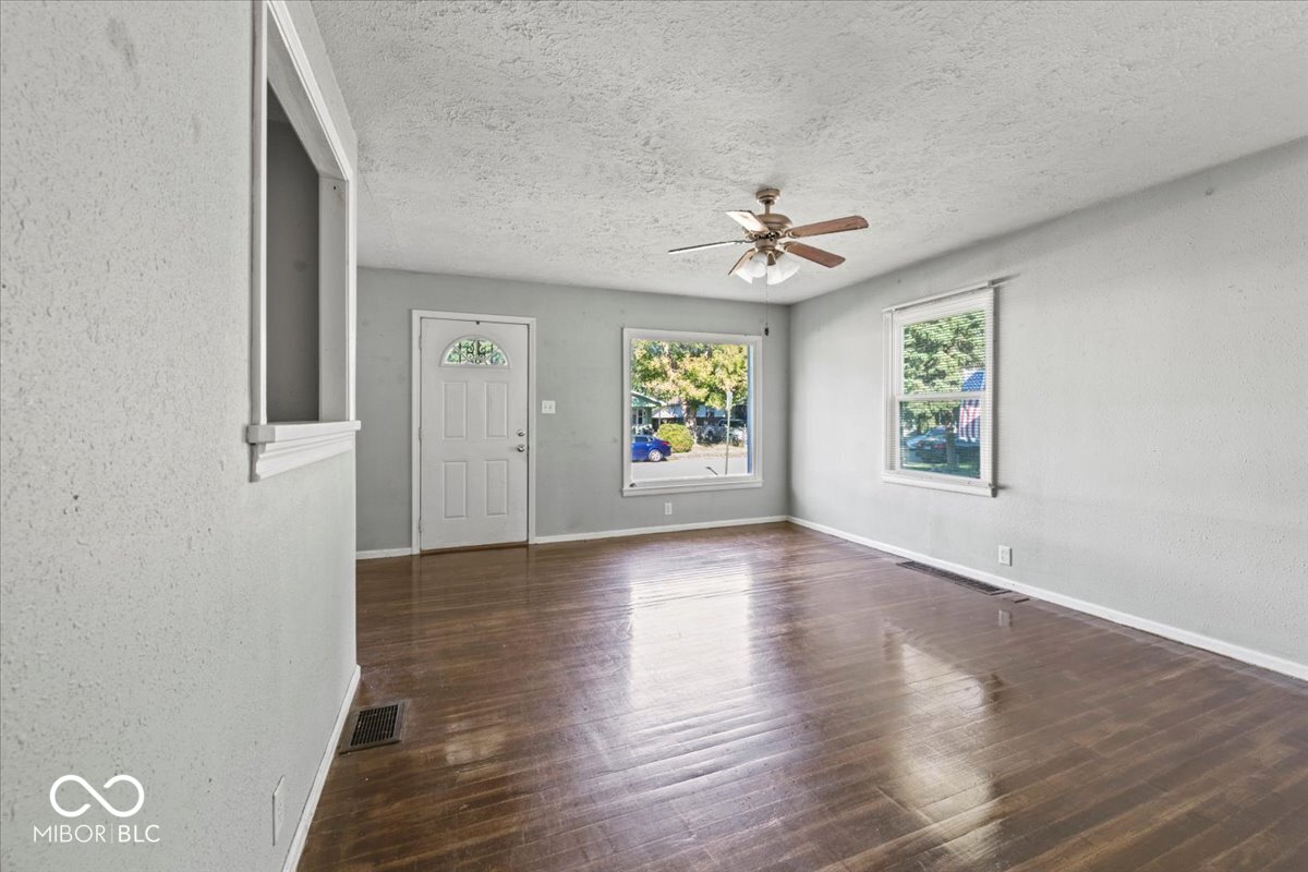 1205 N Chester Avenue