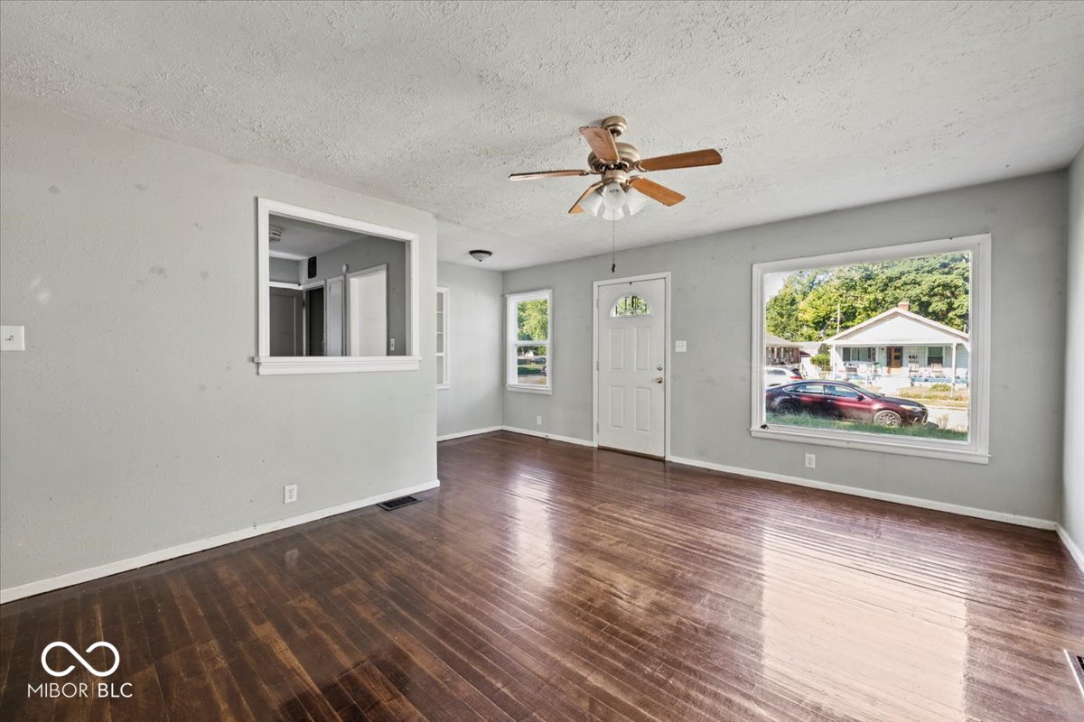 1205 N Chester Avenue