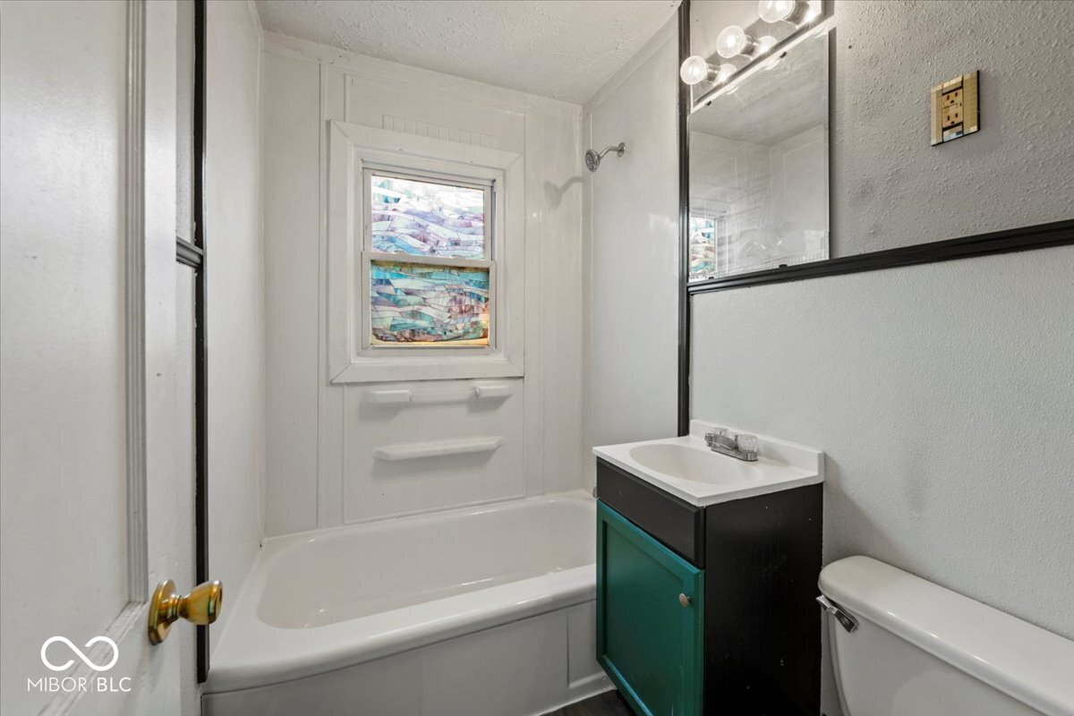 1205 N Chester Avenue